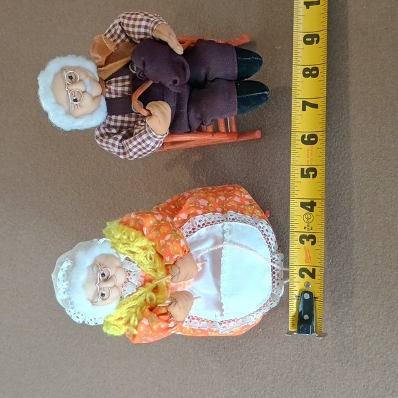 Collectable Grandma & Grandpa in rocking chair - Picture 9 of 10